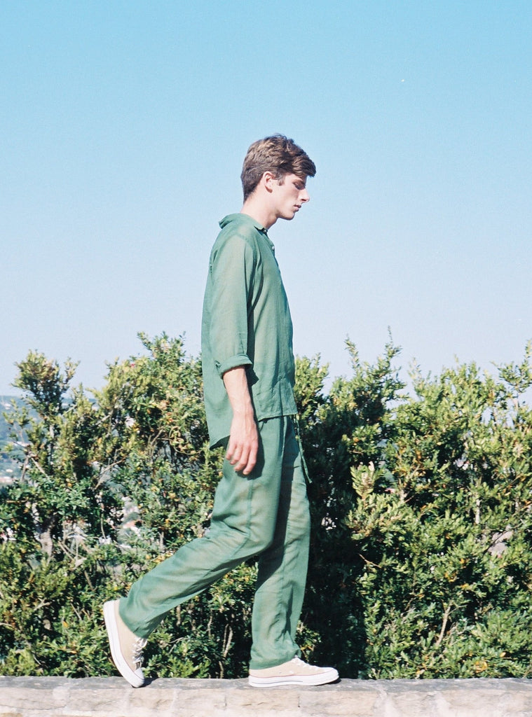ESSENTIAL TROUSERS IN GREEN